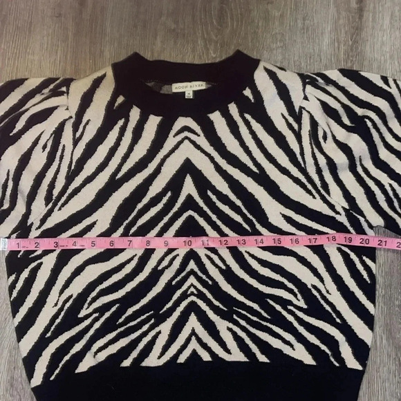 Anthropologie Moon River Lucius Zebra Print Puff Sleeve Sweater medium lucija - Picture 5 of 8